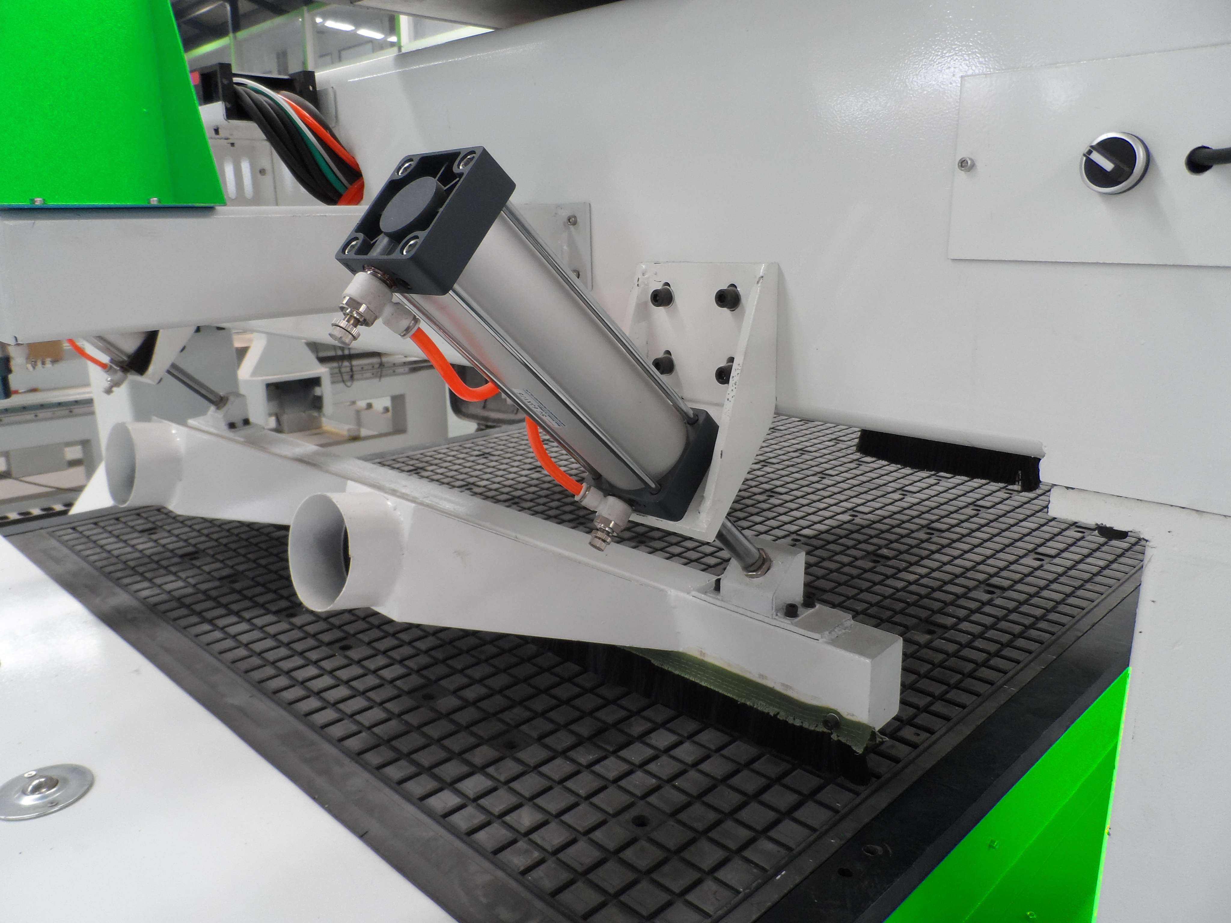 圆盘换刀加工中心11