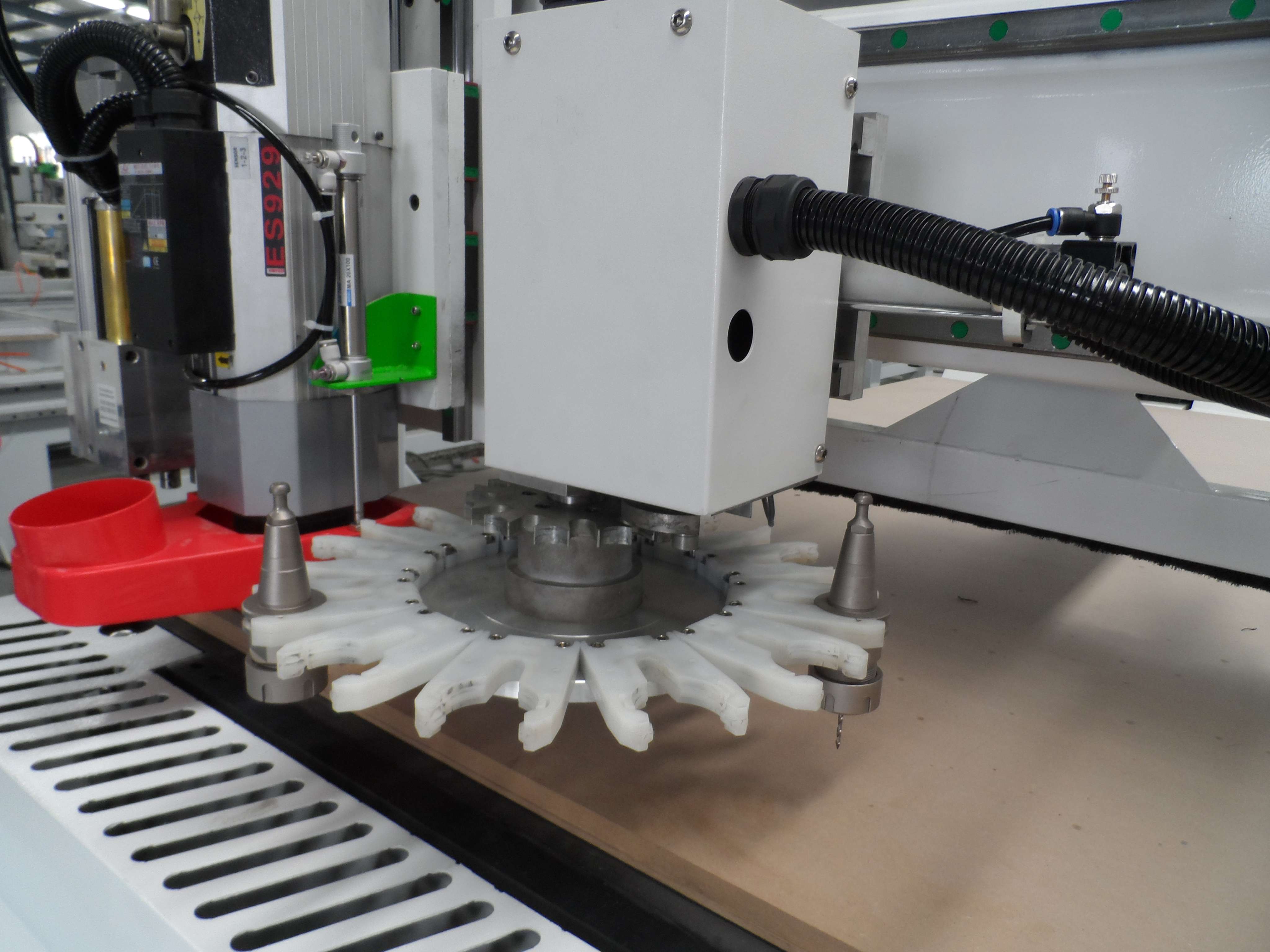 圆盘换刀加工中心18